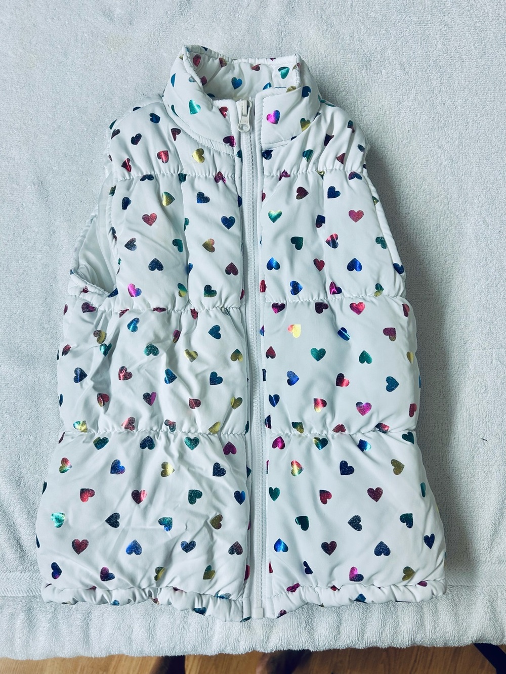 Kids White Puffer Vest with Rainbow Heart Print Size 7/8